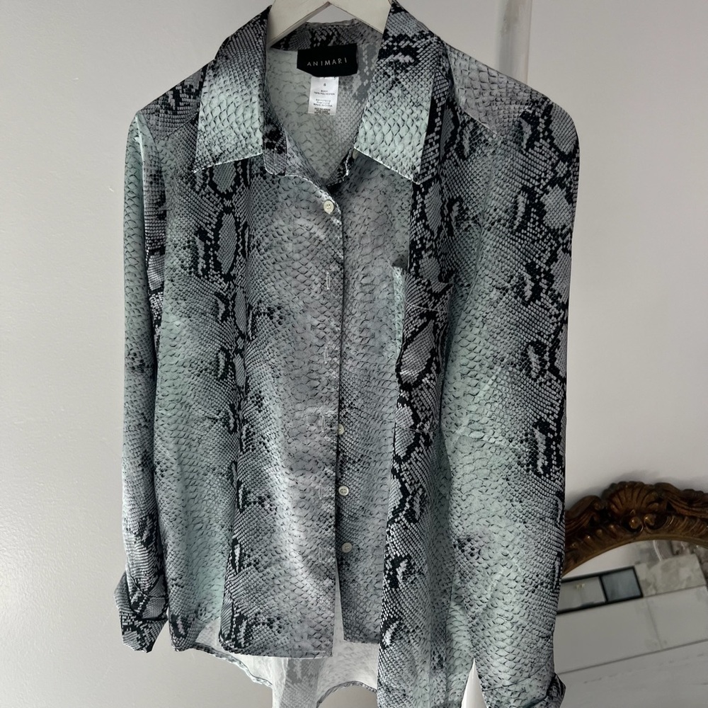 Animari button down
